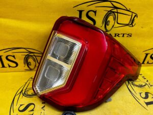 LAMPA W BŁOTNIK TYŁ TYLNA PRAWY PRAWA FORD EXPLORER MK6 USA