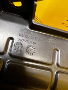 OSŁONA LISTWA PLASTIK PRZÓD LR RANGE ROVER EVOQUE II L551