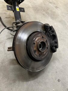 NOGA AMORTYZATOR ZWROTNICA PRZÓD PRAWY DACIA JOGGER 2022R 1.0 TCE