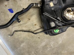 ZBIORNIK BAK WLEW POMPA PALIWA BMW 1 F40 BENZYNA