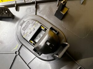 OSŁONA ZAŚLEPKA BOCZEK TUNELU PRAWA PRAWY DACIA JOGGER SANDERO III