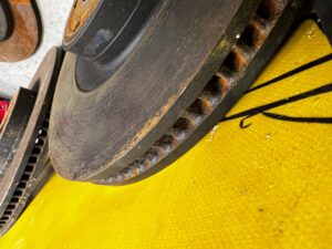 KOMPLET HAMULCE TARCZE ZACISKI KLOCKI PRZÓD TYŁ FORD KUGA MK3 ST-LINE