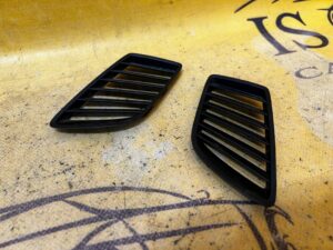 KRATKA MASKOWNICY GŁOŚNIKA CENTRALNEGO BMW 5 G30