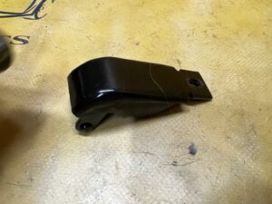 ZATRZASK RYGIEL OPARCIA FOTELA KANAPY TYŁ ŚRODKOWY PRAWY PORSCHE MACAN 95B