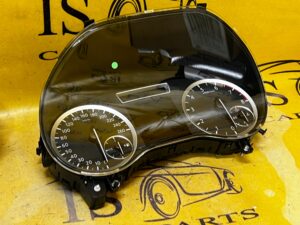 LICZNIK ZEGARY WYŚWIETLACZ INFINITI Q30 1.6 TURBO