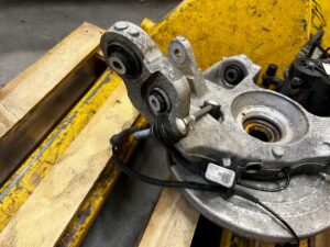 ZWROTNICA TARCZA ZACISK TYŁ LEWY LAND ROVER DISCOVERY SPORT V L550 LIFT