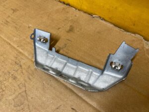 UCHWYT MOCOWANIE WSPORNIK PODSUFITKI TYŁ LEWY MERCEDES GLS X166