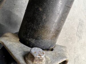 NOGA AMORTYZATOR ZWROTNICA PRZÓD PRAWY DACIA DUSTER II 2WD LIFT 1.0 TCE