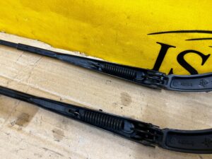 KOMPLET RAMIONA WYCIERACZKI PRZÓD DACIA DOKKER RENAULT EXPRESS II EU