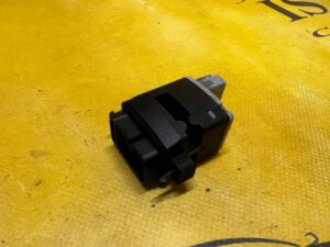 CZUJNIK TEMPERATURY I WILGOTNOŚCI POWIETRZA FORD BRONCO 21-