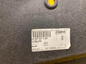 PÓŁKA BAGAŻNIKA TYLNA TAPICERKA AUDI A8 D4 4H0