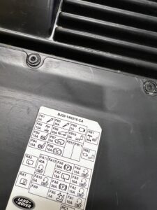 BOCZEK BAGAŻNIKA LEWY RANGE ROVER EVOQUE L538 3 DRZWI