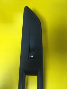 PANEL PRZEŁĄCZNIK SZYBY DRZWI PRZÓD PRAWY PEUGEOT 5008 II EU