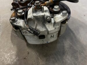 ZWROTNICA PIASTA ZACISK PRZÓD PRZEDNIA LEWY LEWA NISSAN E-NV200 EVALIA