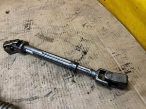 KRZYŻAK DRĄŻEK PRZEGUB KOLUMNY KIEROWNICZEJ MERCEDES GL X166