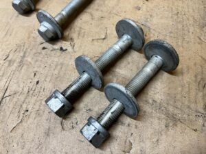 4 X ŚRUBA ZBIEŻNOŚCI ZAWIESZENIA M16X140 FORD BRONCO 21-