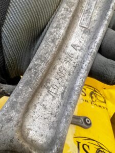 WAHACZ TYŁ PORSCHE CAYENNE 7P5 LIFT 4.2D