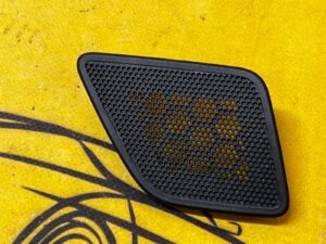 PRAWA OSŁONA MASKOWNICA GŁOŚNIKA RENAULT MEGANE IV