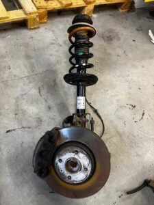 AMORTYZATOR ZWROTNICA PRZÓD LEWY DACIA LODGY STEPWAY LIFT 2022 1.5 BLUE DCI