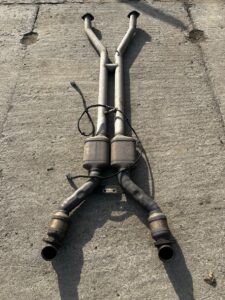 UKŁAD WYDECHOWY WYDECH ŚRODKOWY KATALIZATOR CHEVROLET CORVETTE C5 97-04