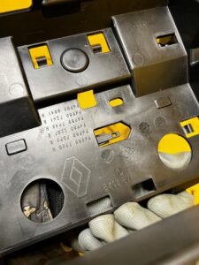 STELAŻ UCHWYT LAMPKI PODSUFITKI RENAULT MASTER III