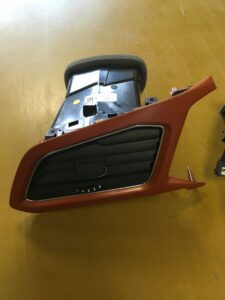 LEWA KRATKA NAWIEWU VW T-ROC POMARAŃCZOWY DEKOR