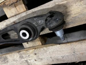 WAHACZ PRZÓD LEWY LAND ROVER DISCOVERY V L462 2.0 D