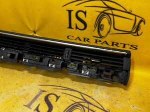 LISTWA KRATKI NAWIEWU DESKI KONSOLI AUDI A4 B9