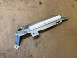 UCHWYT MOCOWANIE WSPORNIK PODSUFITKI MERCEDES GLS X166