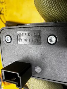 PRZYCISK PRZEŁĄCZNIK OTWIERANIA KLAPY TYŁ BAGAŻNIKA MERCEDES GL X166