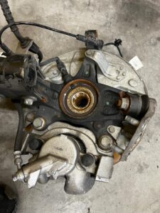 NOGA ZWROTNICA AMORTYZATOR PRZÓD PRAWY PEUGEOT 3008 II 5008 II 1.2 THP