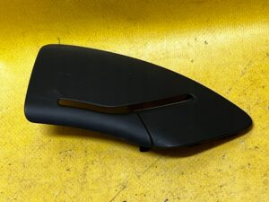 OSŁONA PROWADNIK PASA LEWY AUDI A8 D5 4N