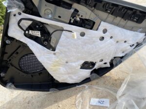 TAPICERKA BOCZEK DRZWI LEWY TYŁ INFINITI Q30 EU