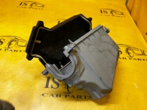 PUSZKA SKRZYNKA OBUDOWA BEZPIECZNIKÓW PORSCHE MACAN 95B