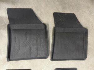 DYWANIK WYCIERACZKA GUMOWY PRZÓD PRAWY ORYGINALNA RENAULT MEGANE IV HB