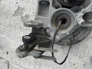 ZWROTNICA PIASTA ZACISK TYŁ LEWY RANGE ROVER VELAR L560 2.0D