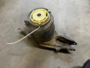 WAHACZ MIECH AIRMATIC TYŁ PRAWY MERCEDES CLS W218