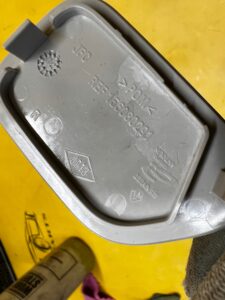 ZAŚLEPKA POSZYCIA OSŁONY OBUDOWY SŁUPKA PRZÓD A PRAWY RENAULT ESPACE V