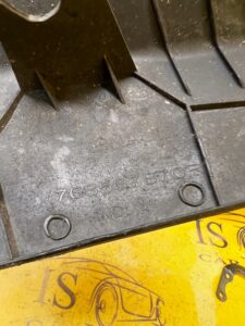 OSŁONA PLASTIK ZAŚLEPKA NADKOLA TYŁ PRAWA PRAWY DACIA SANDERO III 2021R