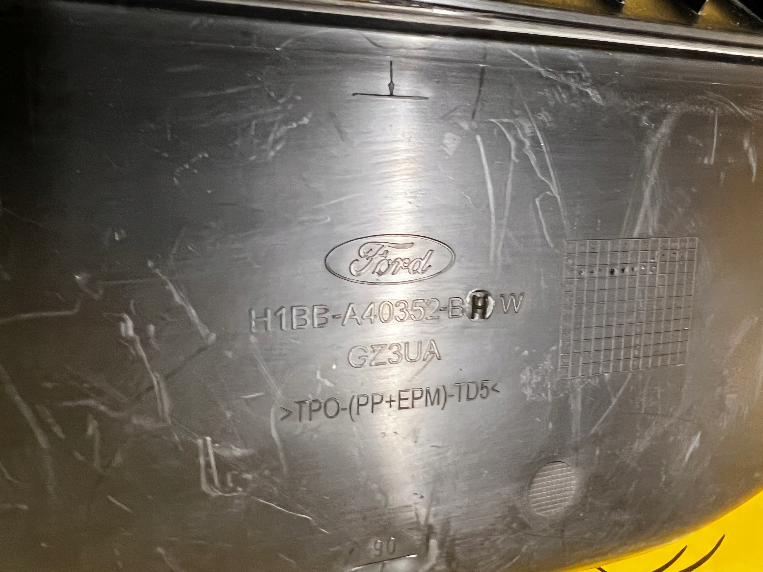 OSŁONA ZAŚLEPKA BAGAŻNIKA PASA TYŁ TYLNEGO FORD FIESTA MK8