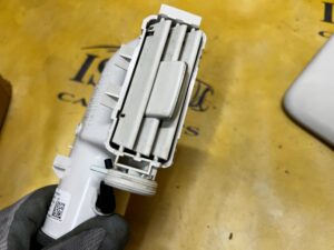 KRATKA NAWIEWU SUFITOWEGO DACHU LEWA LEWY MERCEDES GLS X166