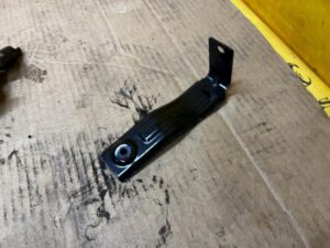 UCHWYT BLACHA WSPORNIK MOCOWANIE LEWY FORD BRONCO 21-