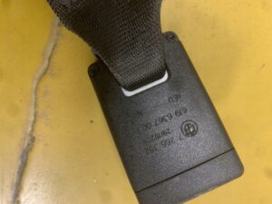 LEWA TYLNA ZAPINKA PASA TYŁ BMW F20 F21 F22 F30