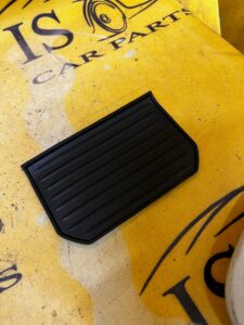 OSŁONA ZAŚLEPKA PODKŁADKA PÓŁKI UCHWYTU NA KUBKI BMW 5 G30