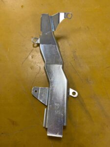 WSPORNIK BLACHA MOCOWANIE UCHWYT INFINITI Q50