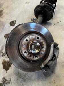 PRAWA ZWROTNICA MCPHERSON AMORTYZATOR NOGA RENAULT TALISMAN 1.5 DCI