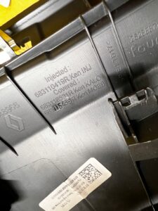 DEKOR KRATKI NAWIEWU DESKI KONSOLI DACIA SANDERO III 2023R