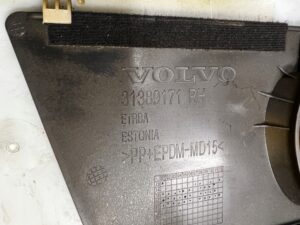 POSZYCIE OSŁONA OBUDOWA SŁUPKA ŚRODKOWEGO B PRAWY VOLVO XC90 II