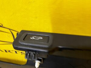 OSŁONA POKRYWA TAPICERKA KLAPY TYŁ PRZYCISK RANGE ROVER EVOQUE L538 3 DRZWI