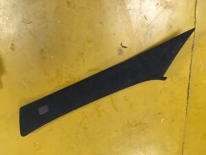 LEWA OSŁONA POSZYCIE SŁUPKA ALCANTARA INFINITI Q30